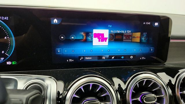 2023 Mercedes-Benz EQB EQB 300 4MATIC SUV with Driver Assistance Package Lite & 3rd Row - 22942683 - 16