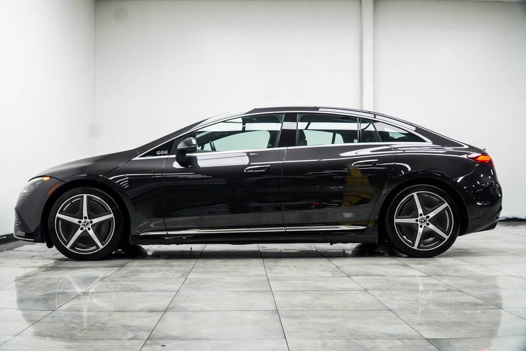 Mercedes-Benz EQE photo 12