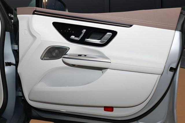 2023 Mercedes-Benz EQE EQE 350 4MATIC+ Sedan - 22980278 - 16