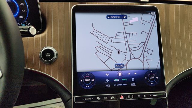 2023 Mercedes-Benz EQE EQE 350 4MATIC SUV w/ Pinnacle Package, AMG Line & DIGITAL LIGHT - 23040240 - 17