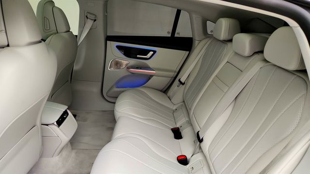 2023 Mercedes-Benz EQE EQE 350+ Sedan, Exclusive w/ AMG Line & 20'' Wheels - 23054979 - 18