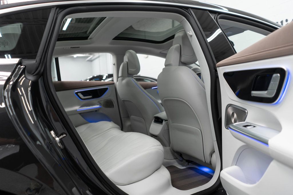 Mercedes-Benz EQE photo 12