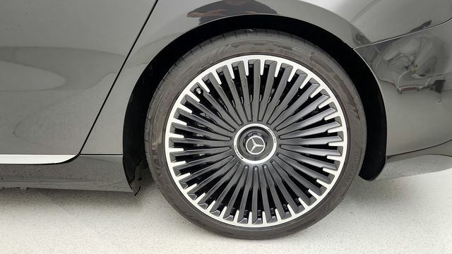 2023 Mercedes-Benz EQS AMG EQS 4MATIC+ Sedan, Exclusive with 22'' Wheels & Safety Glass - 22942007 - 8