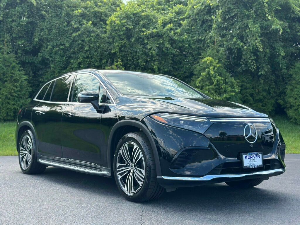 2023 Mercedes Benz EQS SUV 450 photo 2