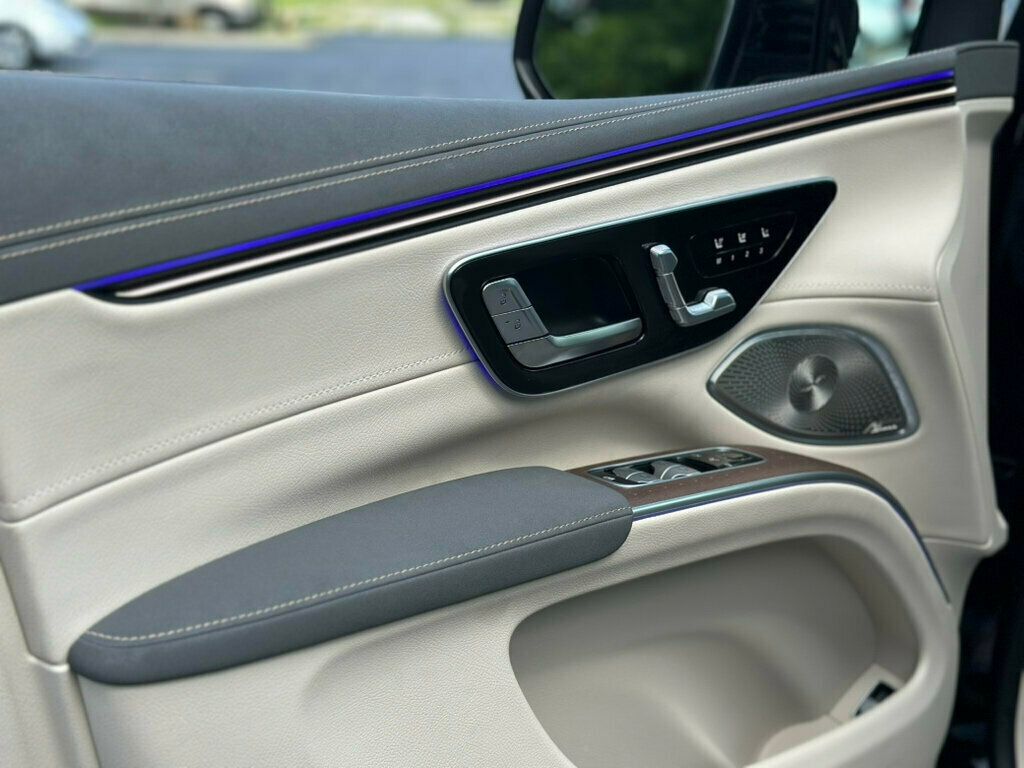 2023 Mercedes Benz EQS SUV 450 photo 4