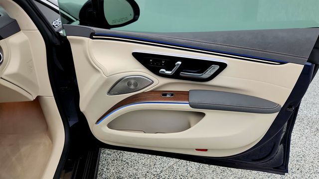2023 Mercedes-Benz EQS EQS 580 4MATIC Sedan with Natural Grain Dashboard & Door Trim - 22980942 - 25