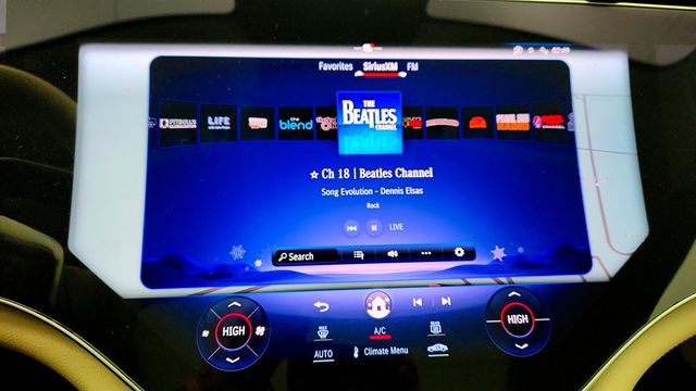 2023 Mercedes-Benz EQS EQS 580 4MATIC Sedan with Natural Grain Trim & Rear Spoiler - 22960231 - 18