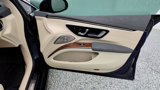 2023 Mercedes-Benz EQS EQS 580 4MATIC Sedan with Natural Grain Trim & Rear Spoiler - 22960231 - 25