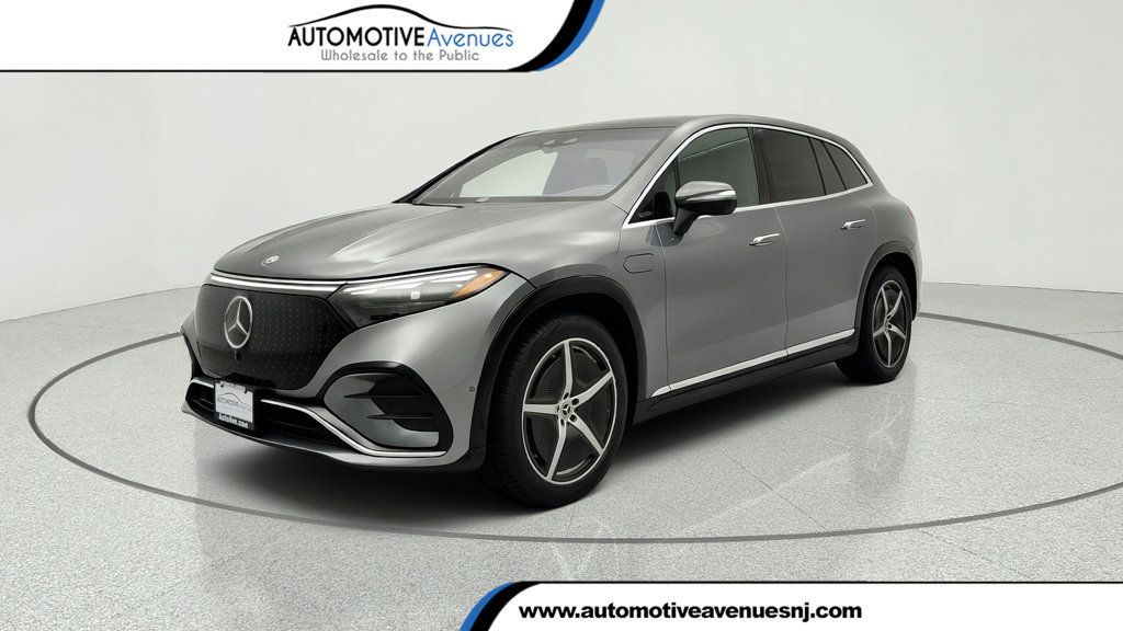2023 Mercedes-Benz EQS EQS 580 4MATIC SUV w/ Exclusive Trim Pkg & PRE-SAFE Rear Seat - 23045139 | Video 1
