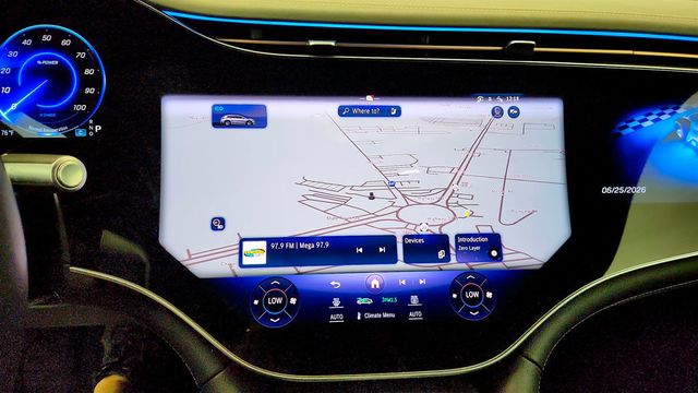 2023 Mercedes-Benz EQS EQS 580 4MATIC SUV w/ Exclusive Trim, PRE-SAFE & Winter Pkg - 23048445 - 16