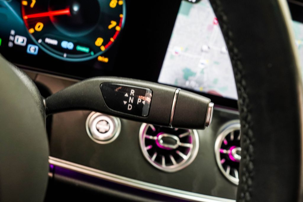 Mercedes-Benz E-Class photo 38