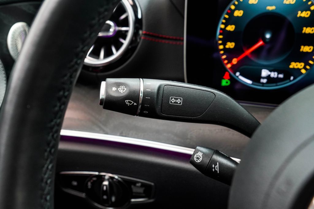 Mercedes-Benz E-Class photo 39