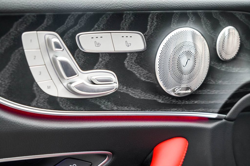 Mercedes-Benz E-Class photo 44