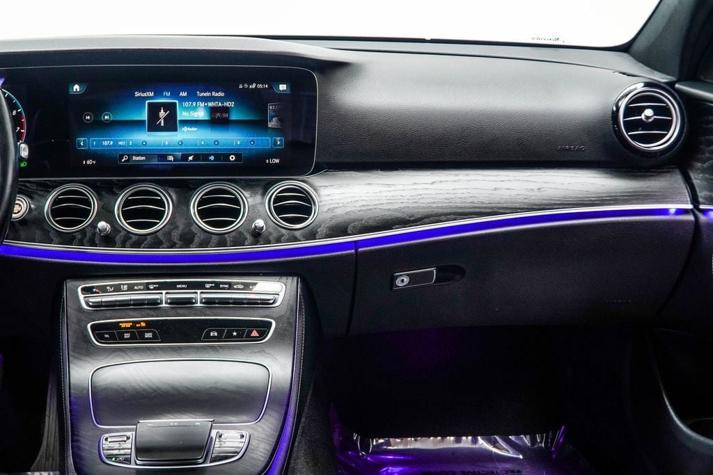 Mercedes-Benz E-Class photo 19
