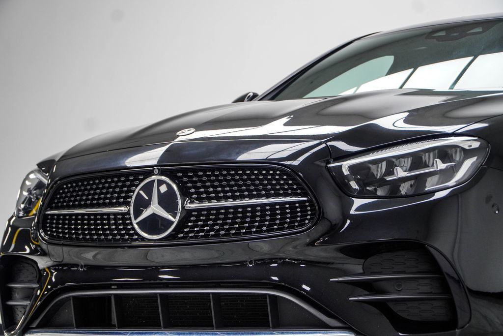Mercedes-Benz E-Class photo 2