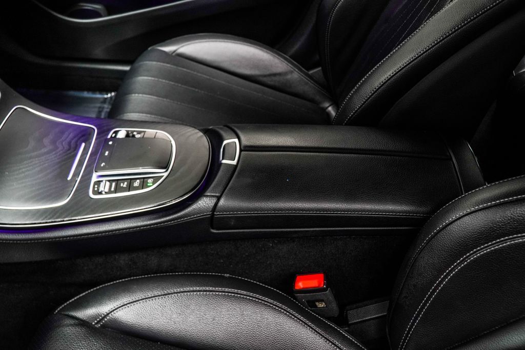 Mercedes-Benz E-Class photo 21