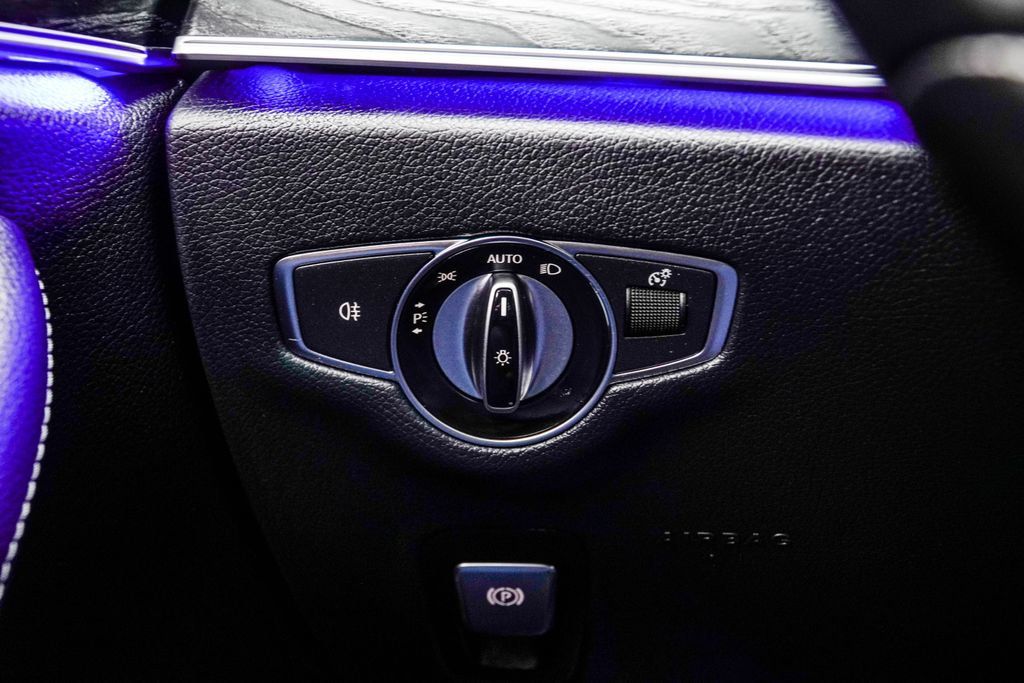Mercedes-Benz E-Class photo 32