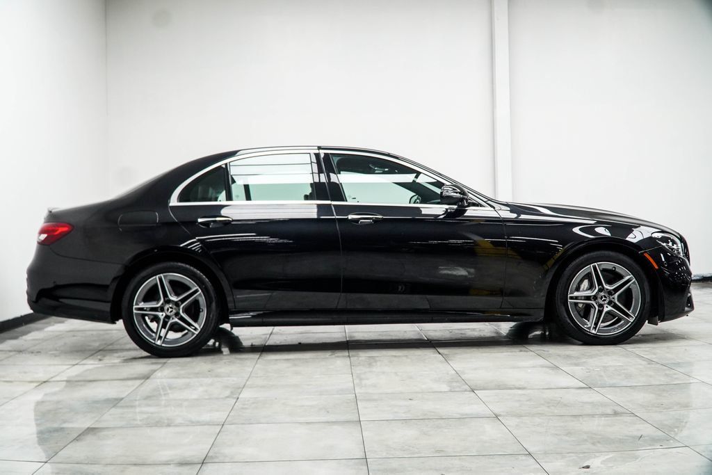 Mercedes-Benz E-Class photo 8