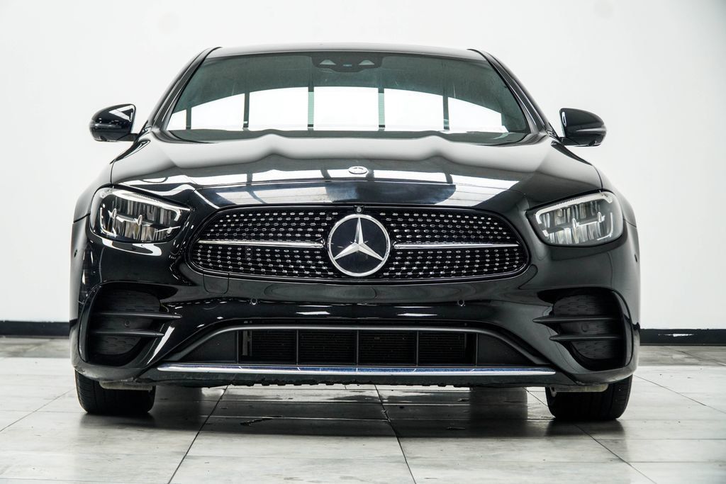 Mercedes-Benz E-Class photo 9