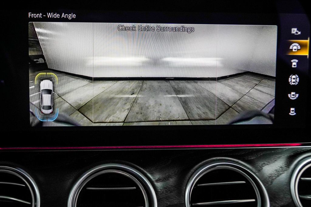 Mercedes-Benz E-Class photo 33