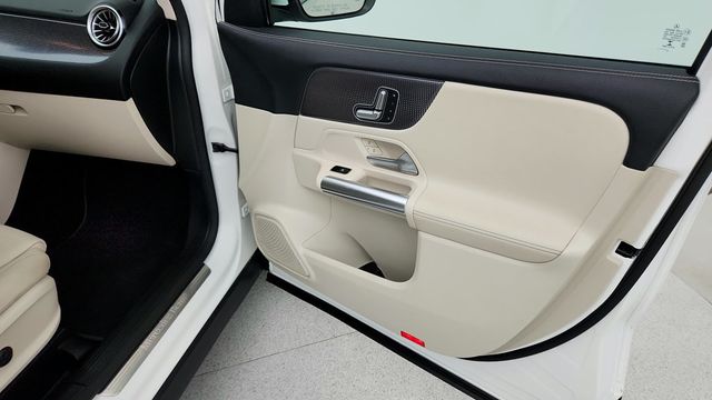 2023 Mercedes-Benz GLA GLA 250 SUV with Premium Package, 19’’ Wheels & Illuminated Star - 22945924 - 24