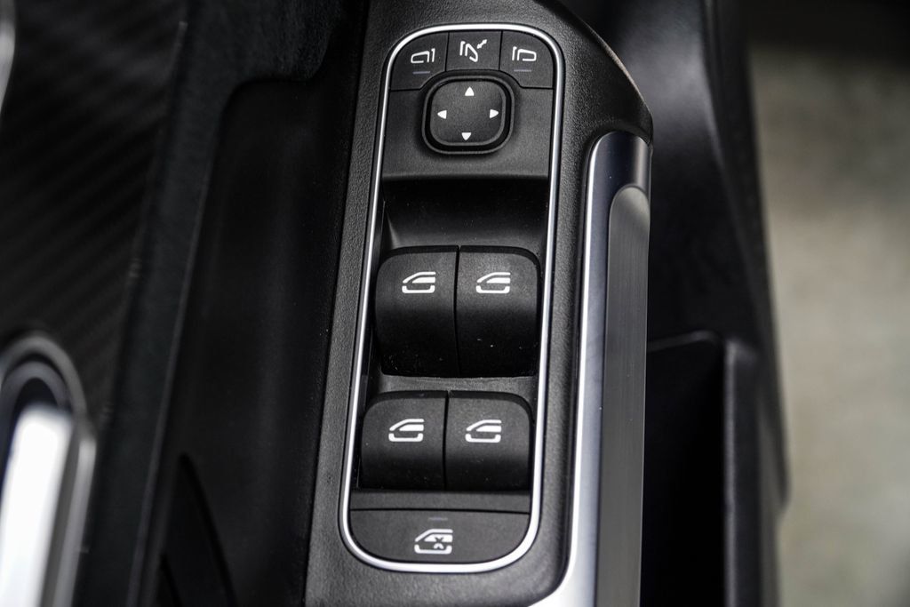 Mercedes-Benz GLB GLB 250 photo 35