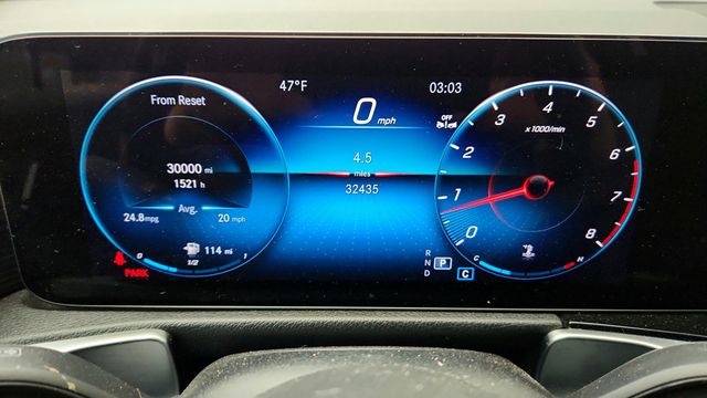 2023 Mercedes-Benz GLB GLB 250 SUV with Premium Package & Panorama Roof - 22942611 - 13