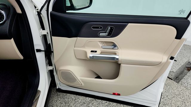 2023 Mercedes-Benz GLB GLB 250 w/ Premium Pkg, Parking Assist & 19'' Wheels - 23099981 - 22