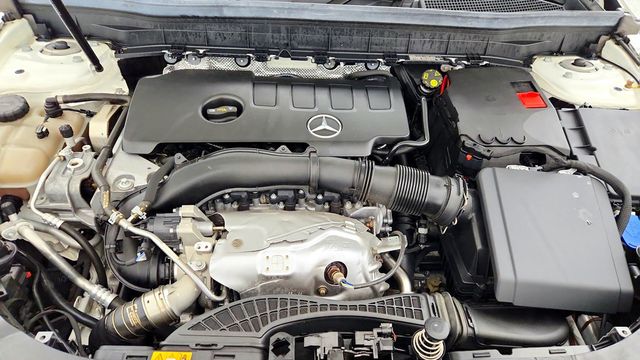 2023 Mercedes-Benz GLB GLB 250 w/ Premium Pkg, Parking Assist & 19'' Wheels - 23099981 - 23