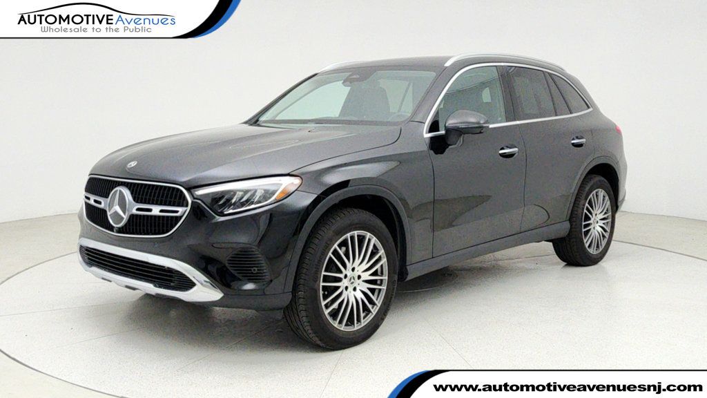 2023 Mercedes-Benz GLC GLC 300 4MATIC SUV Exclusive w/ Active Distance Assist DISTRONIC - 22942030 | Video 1