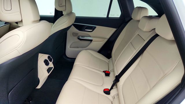 2023 Mercedes-Benz GLC GLC 300 4MATIC SUV w/ Heated Steering Wheel - 22992885 - 18