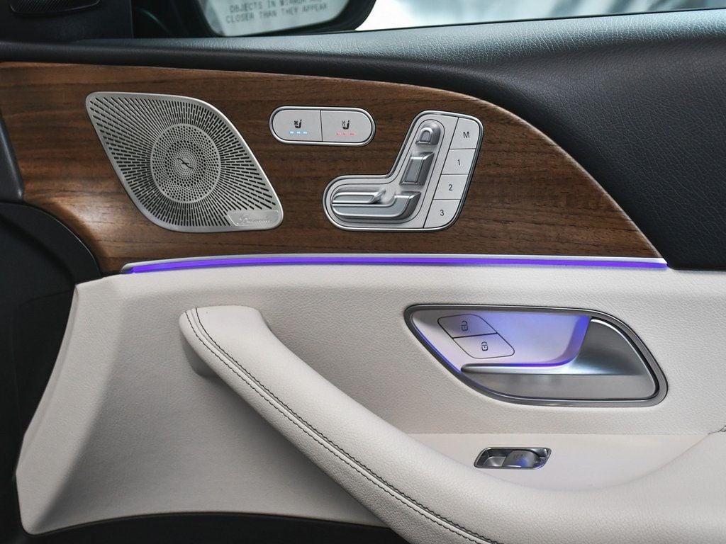 2023 Mercedes Benz GLS 450 4MATIC photo 16