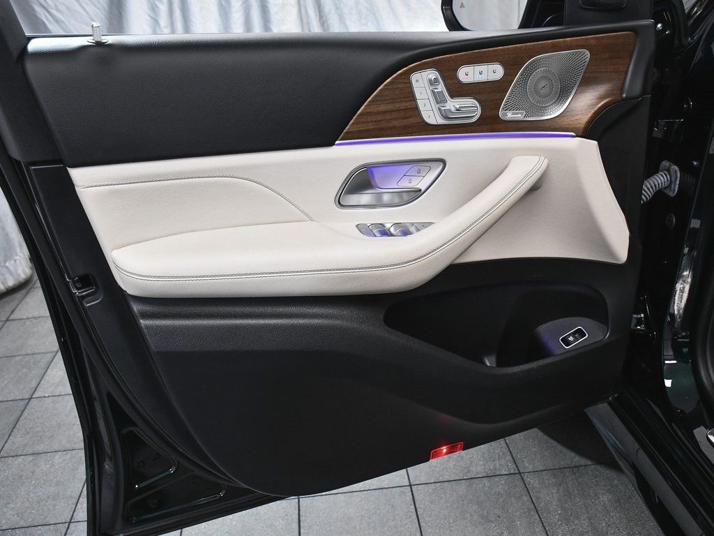 2023 Mercedes Benz GLS 450 4MATIC photo 9