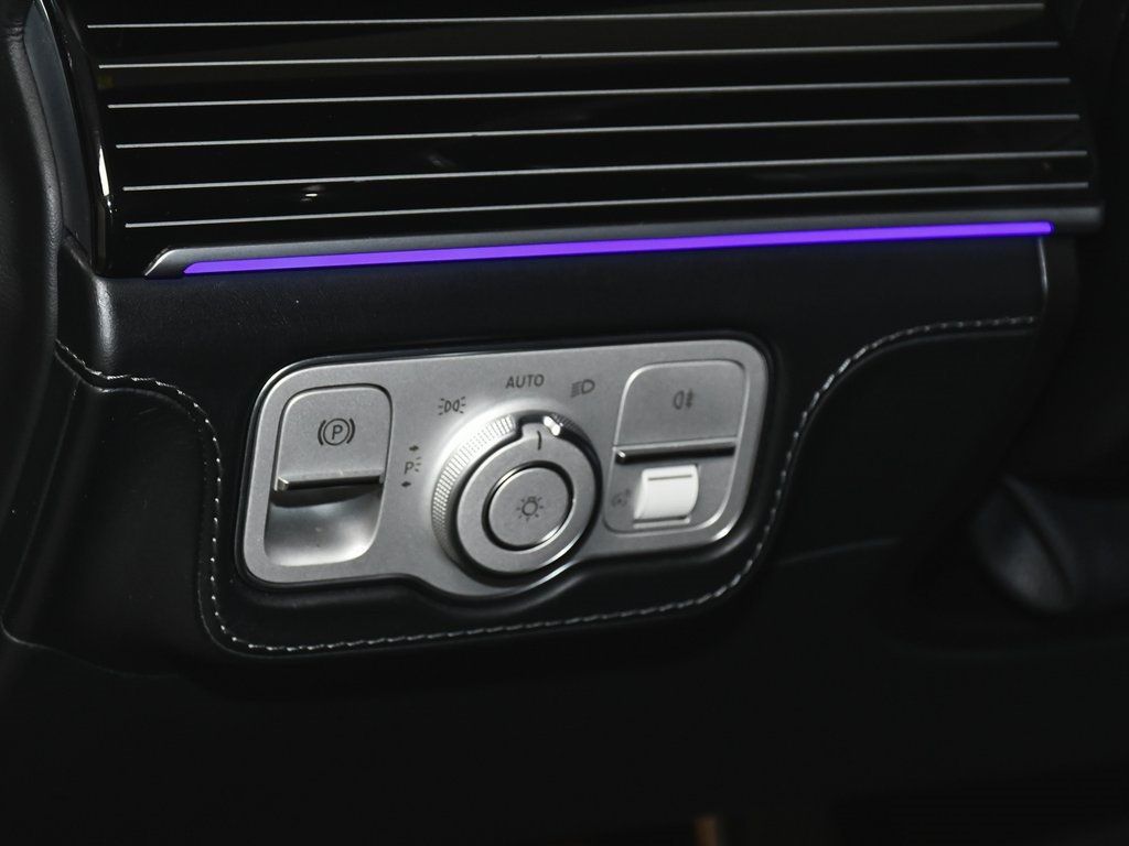 2023 Mercedes Benz GLS Maybach 600 4MATIC photo 17