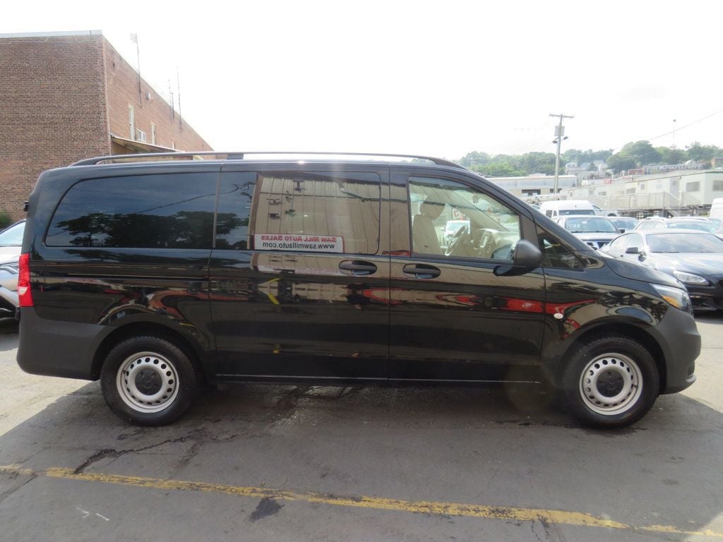 2023 Mercedes Benz Metris Passenger Van photo 4