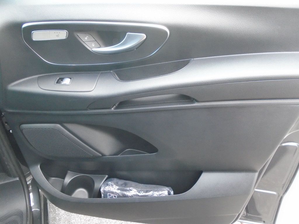 2023 Mercedes-Benz Metris Passenger Van Metris Passenger Van Standard Roof 126" Wheelbase - 22947463 - 23