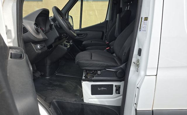 2023 Mercedes-Benz Sprinter Cargo Van 2500 Standard Roof I4 Gas 144" RWD - 22956027 - 4