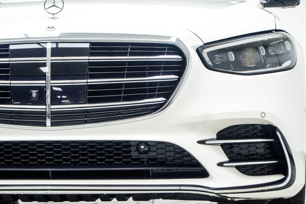 Mercedes-Benz S-Class photo 12