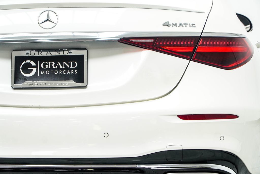 Mercedes-Benz S-Class photo 18