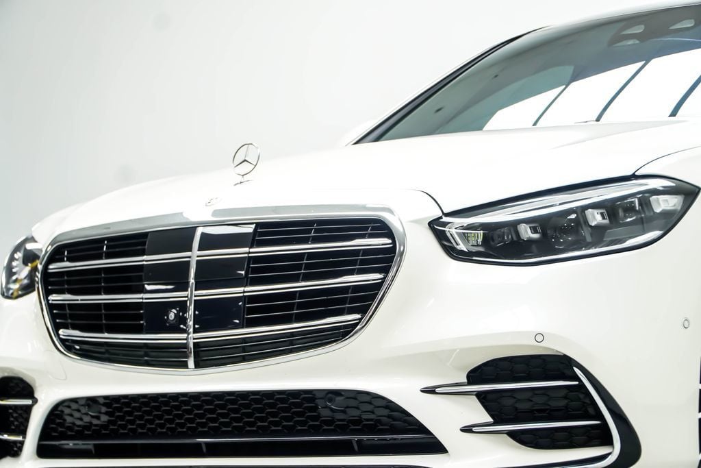 Mercedes-Benz S-Class photo 2