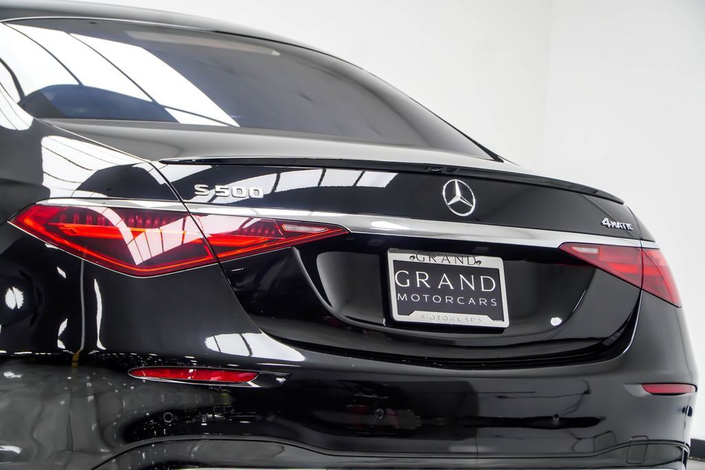 Mercedes-Benz S-Class photo 16