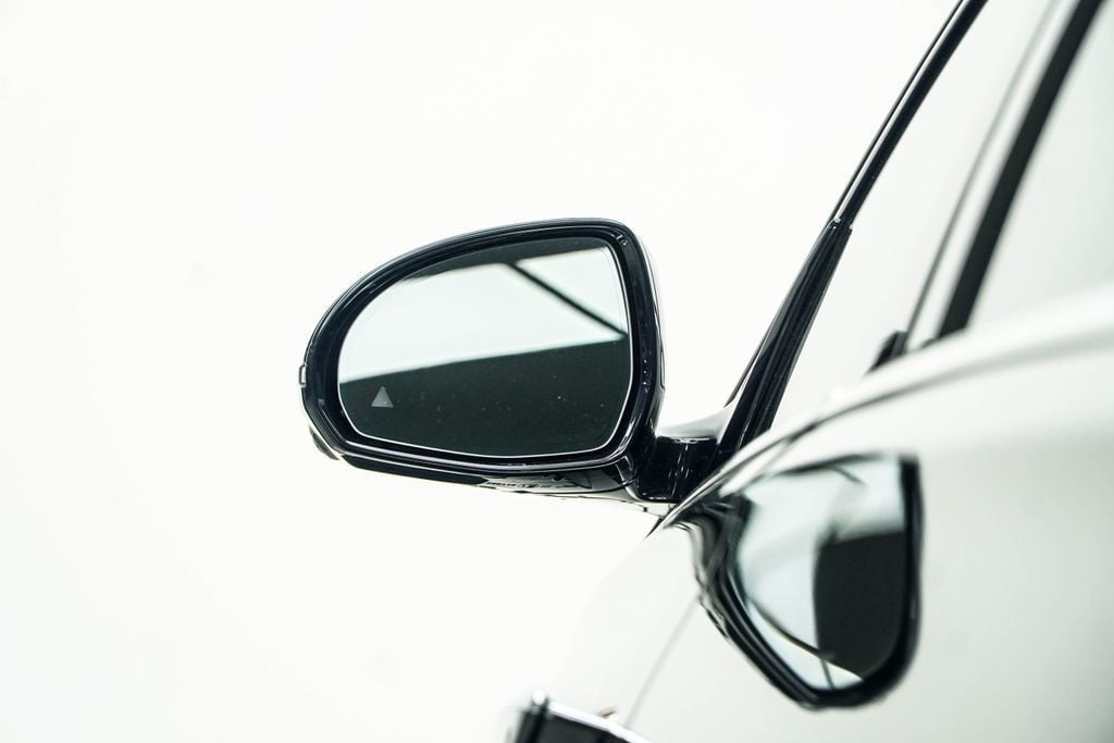 Mercedes-Benz S-Class photo 17