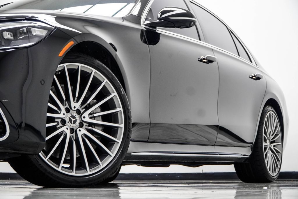 Mercedes-Benz S-Class photo 3