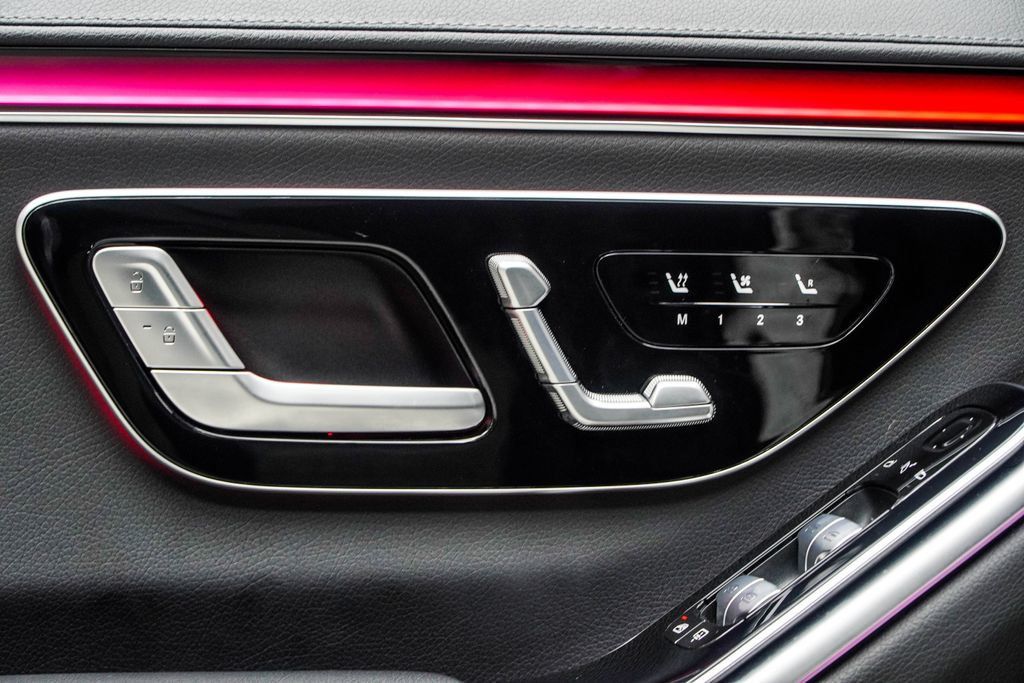 Mercedes-Benz S-Class photo 38