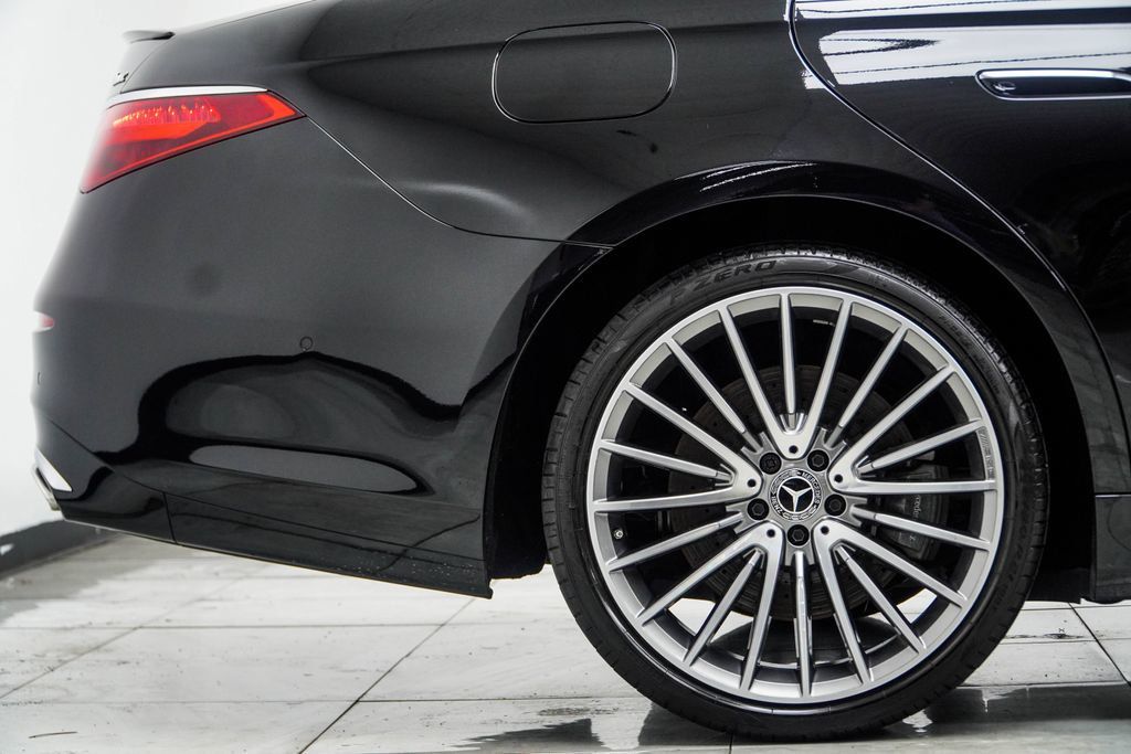 Mercedes-Benz S-Class photo 8