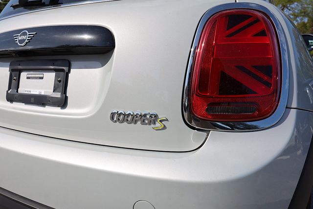 2023 MINI Cooper SE Hardtop 2 Door Cooper SE Signature FWD - 22983693 - 9