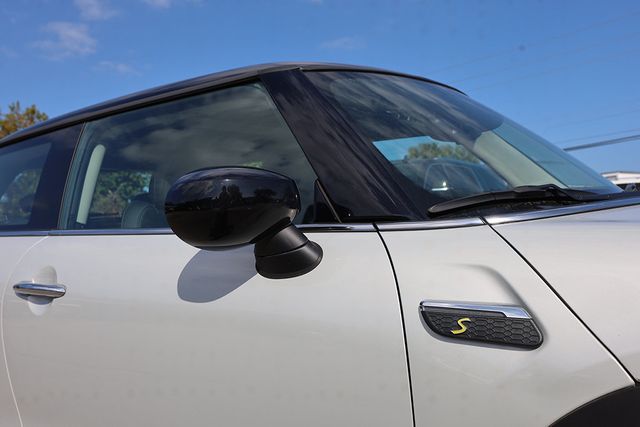 2023 MINI Cooper SE Hardtop 2 Door Cooper SE Signature FWD - 22983693 - 11