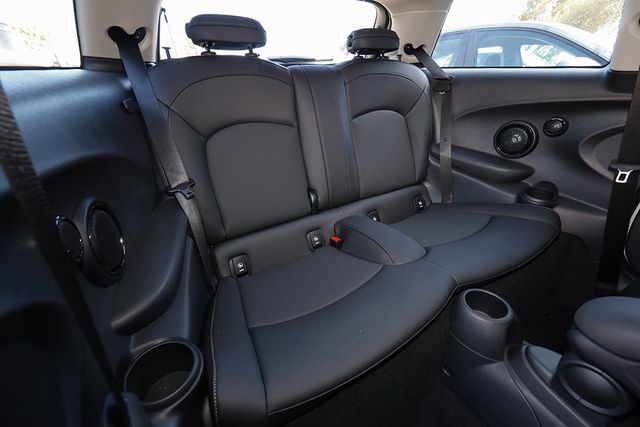 2023 MINI Cooper SE Hardtop 2 Door Cooper SE Signature FWD - 22983693 - 16