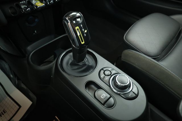 2023 MINI Cooper SE Hardtop 2 Door Signature Trim 2.0 with Cross Punch Leather Upholstery - 22920096 - 14