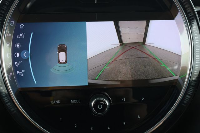 2023 MINI Cooper SE Hardtop 2 Door Signature Trim 2.0 with Cross Punch Leather Upholstery - 22920096 - 16